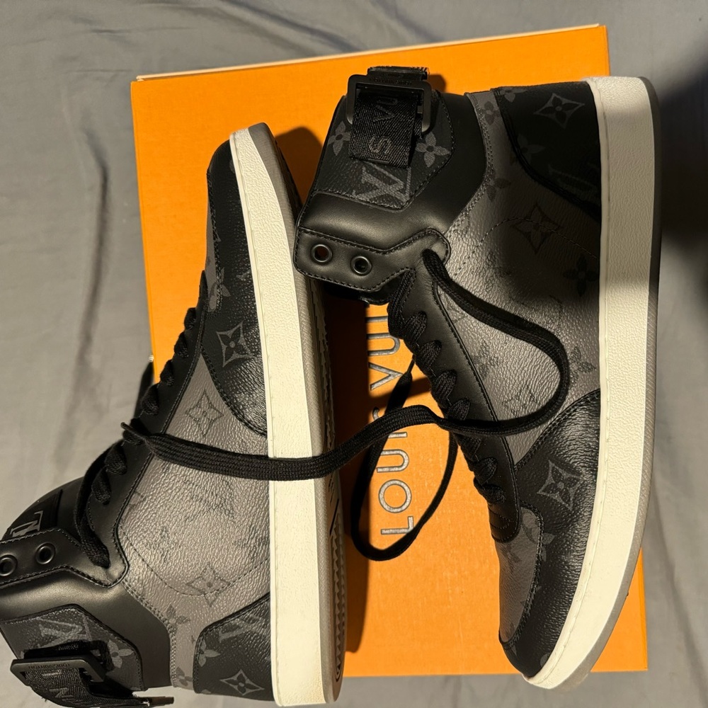 COPY - Louis Vuitton high top sneakers - Picture 2 of 5